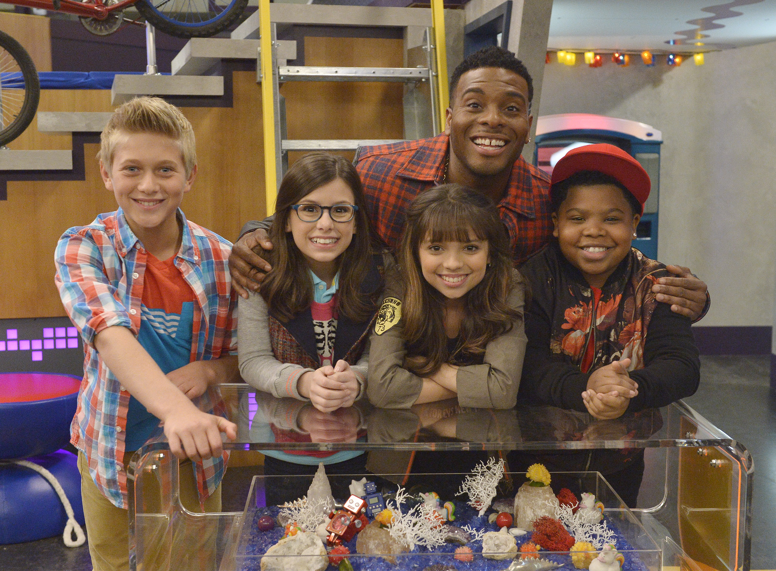 Kel Mitchell Makes an Explosive Entrance on Game Shakers.