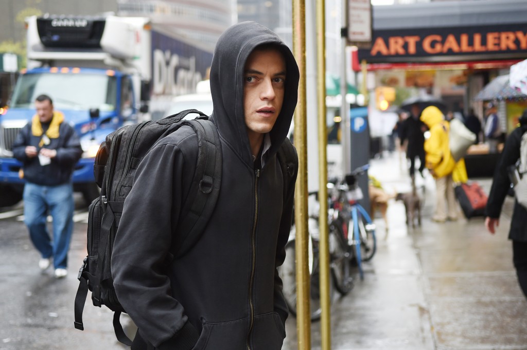 Mr. Robot pilot streaming online now