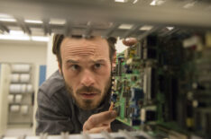 Scoot McNairy as Gordon in Halt and Catch Fire Season 2 Episode 4