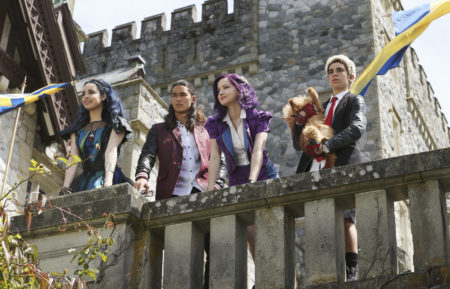 Disney's Descendants - Sofia Carson, Booboo Stewart, Dove Cameron, Cameron Boyce