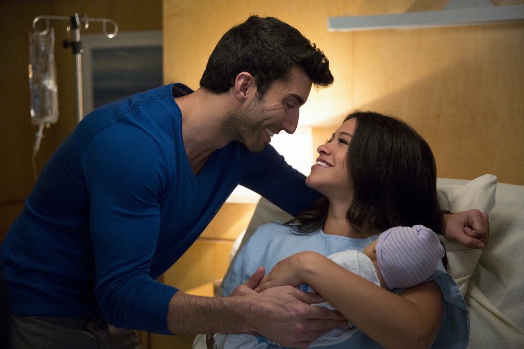 Jane The Virgin -- "Chapter Twenty-Two" -- Image Number: JAV122b_0159.jpg -- Pictured (L-R): Justin Baldoni as Rafael and Gina Rodriguez as Jane -- Photo: Patrick Wymore/The CW -- ÃÂ© 2015 The CW Network, LLC. All rights reserved.