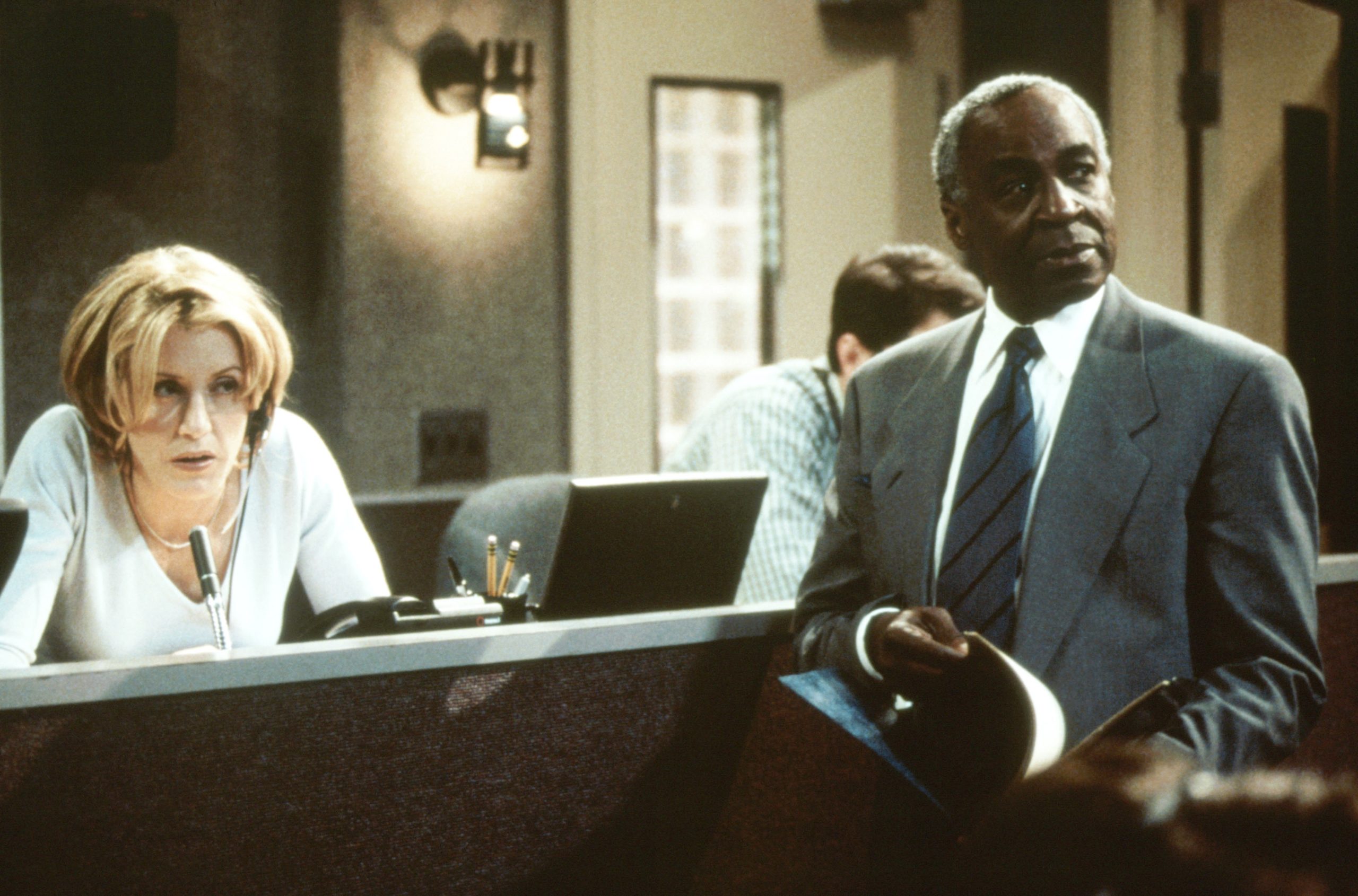 Felicity Huffman and Robert Guillaume on Sports Night