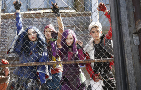 Disney's Descendants - Sofia Carson, Booboo Stewart, Dove Cameron, Cameron Boyce