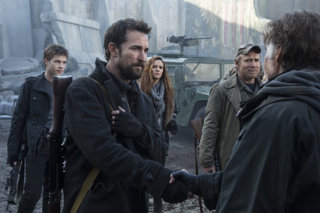 'Falling Skies' Finale Why the Series Ended on a 'Very American' Note