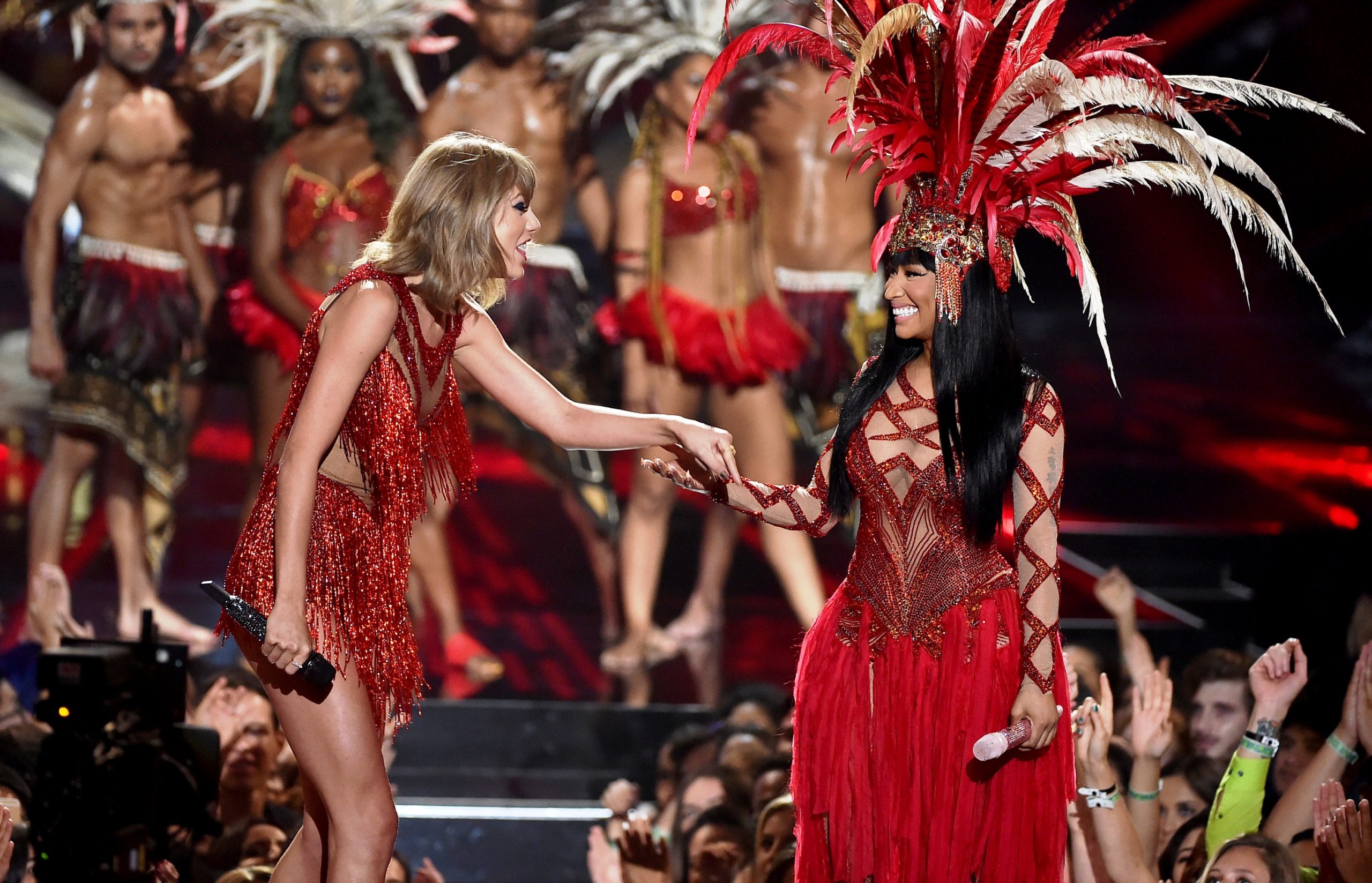 Taylor Swift and Nicki Minaj perform onstage during the 2015 MTV Video Music Awards