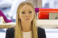 Portia Doubleday as Angela Moss buying shoes in Mr. Robot - Season 1