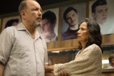 Ruben Blades as Daniel Salazar and Patricia Reyes Spíndola as Griselda Salazar - Fear The Walking Dead - Season 1, Episode 2