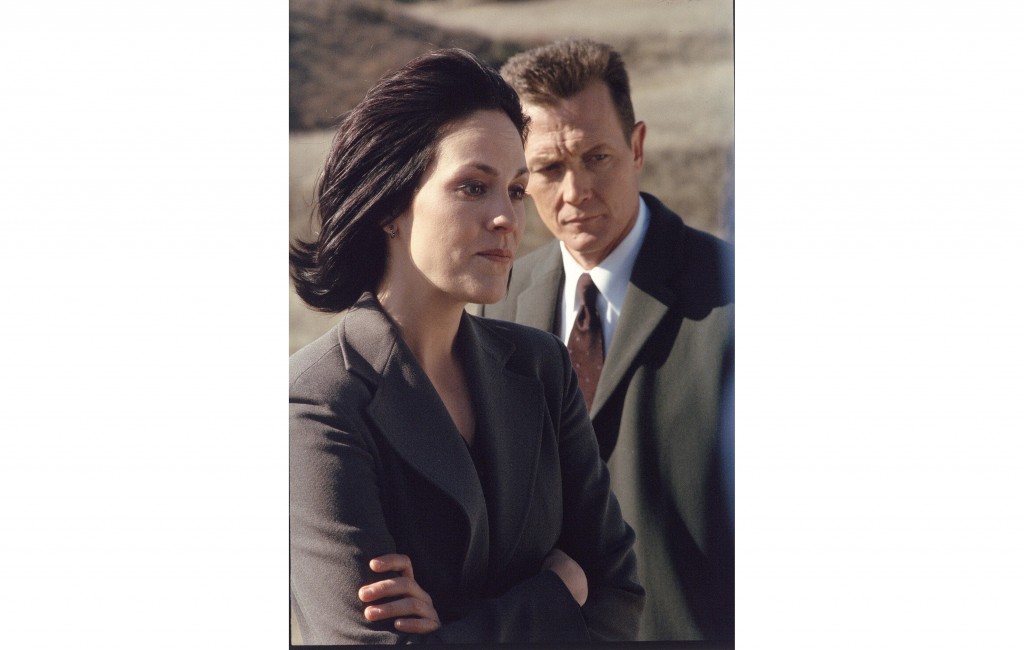 Annabeth Gish and Robert Patrick in the 'This Is Not Happening' episode of The X-Files