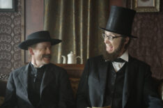 Drunk History - Season 3 - Greg Kinnear as Thaddeus Lowe and Stephen Merchant as President Lincoln