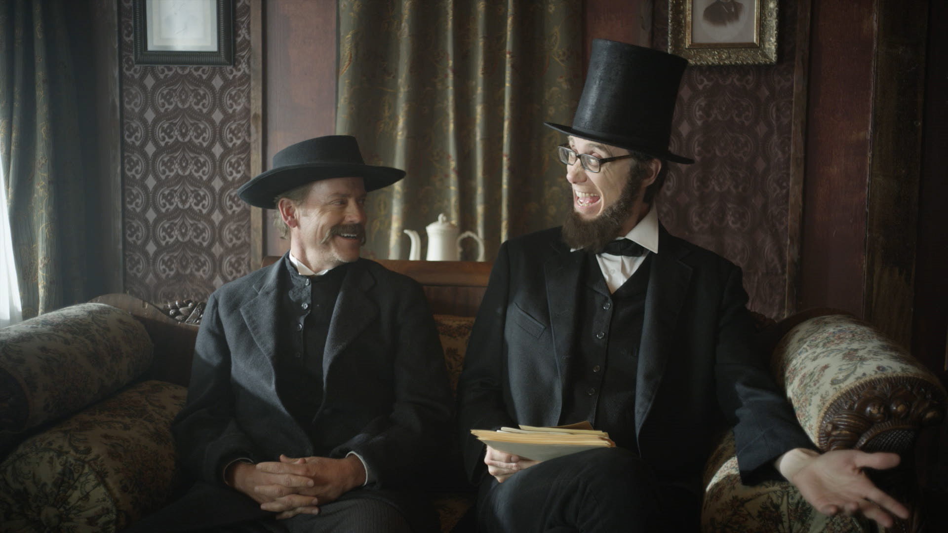 Drunk History - Season 3 - Greg Kinnear as Thaddeus Lowe and Stephen Merchant as President Lincoln