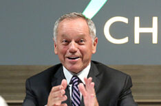 Wolfgang Puck speaks to his cooks on the reality show Elite Chef, on CSI - Season 14 - Episode: 'A Last Supper'