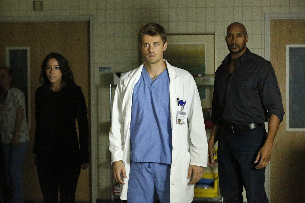 CHLOE BENNET, LUKE MITCHELL, HENRY SIMMONS - Agents of SHIELD