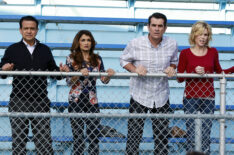 Modern Family – Ajay Mehta, Anjali Bhimani, Ty Burrell, Julie Bowen - 'Patriot Games'