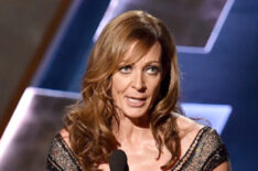 Allison Janney accepts Outstanding Supporting Actress in a Comedy Series award for 'Mom'