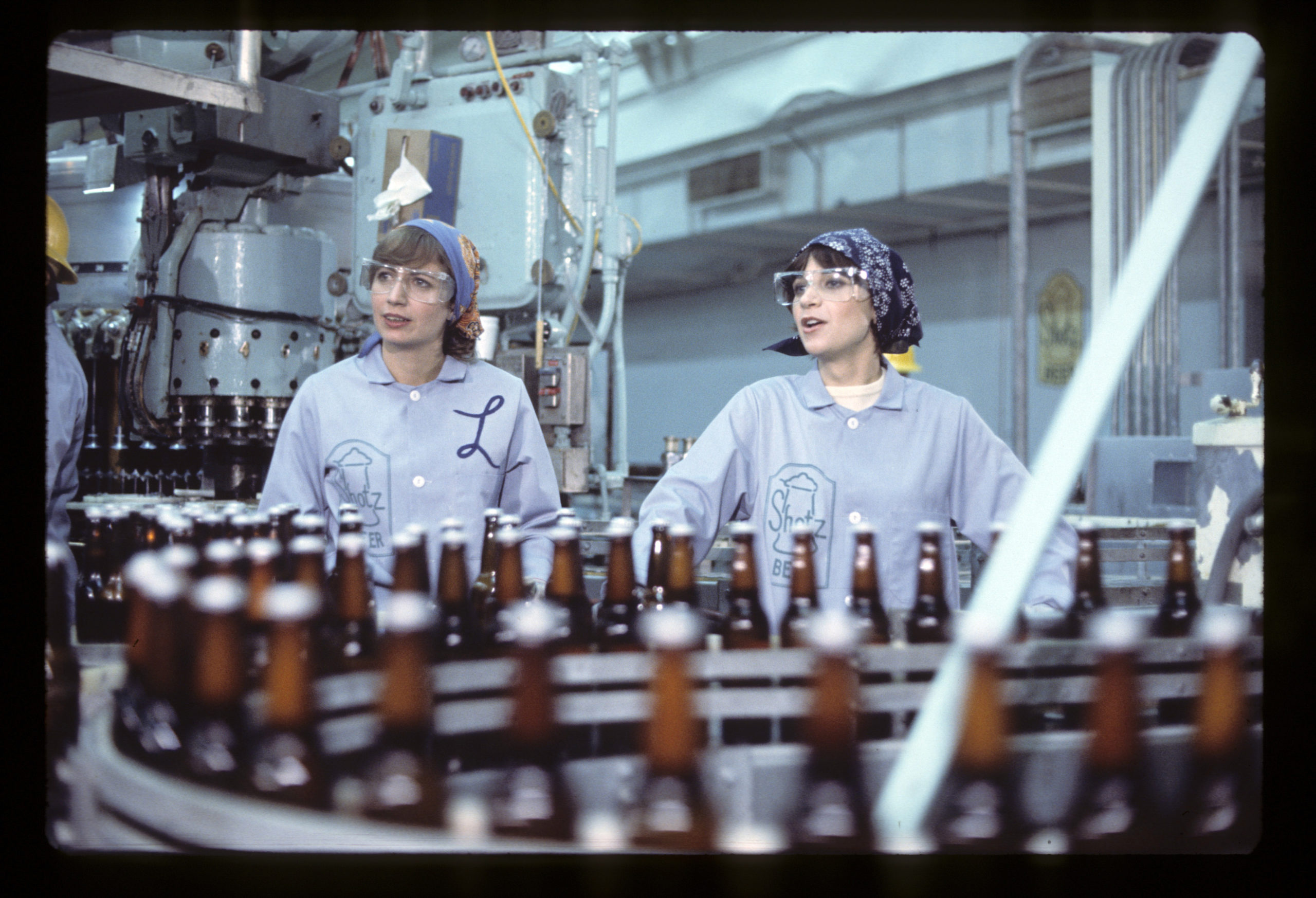 Penny Marshall and Cindy Williams in Laverne & Shirley