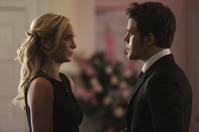 Candice Accola as Caroline and Paul Wesley a Stefan - The Vampire Diaries