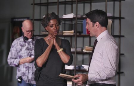 Aisha Tyler as Dr. Tara Lewis directing Thomas Gibson in Criminal Minds - 'The Night Watch'