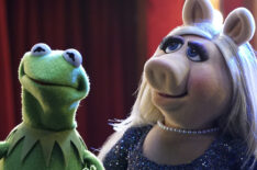 Kermit & Miss Piggy in Muppets - 'Pig Girls Don't Cry'