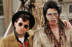 Two and a Half Men - Jon Cryer and Ashton Kutcher in Halloween costumes