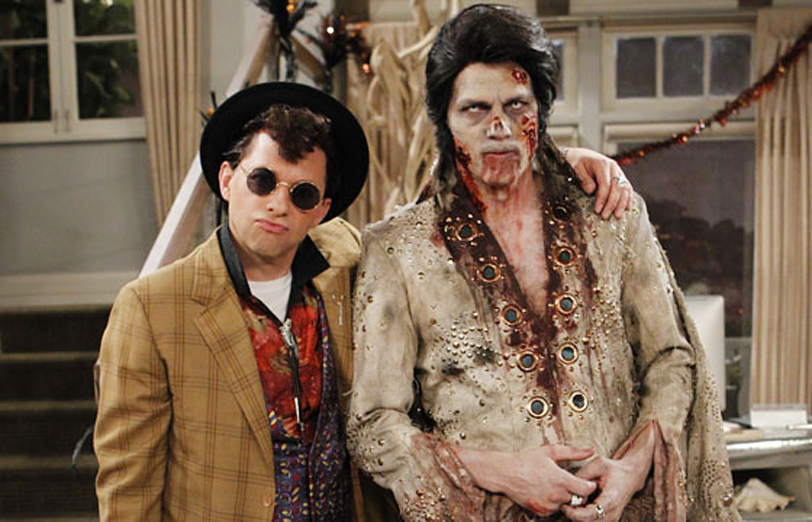 Two and a Half Men - Jon Cryer and Ashton Kutcher in Halloween costumes