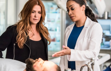 Unforgettable - Detective Carrie Wells (Poppy Montgomery) meets new medical examiner Delina Michaels (Alani 'La La' Anthony)