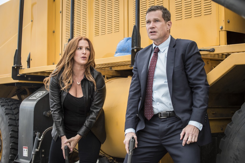 Poppy Montgomery and Dylan Walsh in Unforgettable