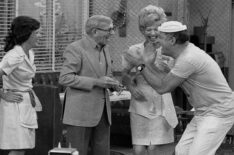 Alice - Linda Lavin as Alice, George Burns as himself, Polly Holliday as Flow, and Vic Tayback as Mel