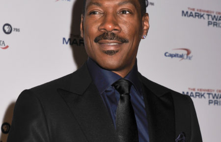 Eddie Murphy poses on the red carpet during the 18th Annual Mark Twain Prize For Humor