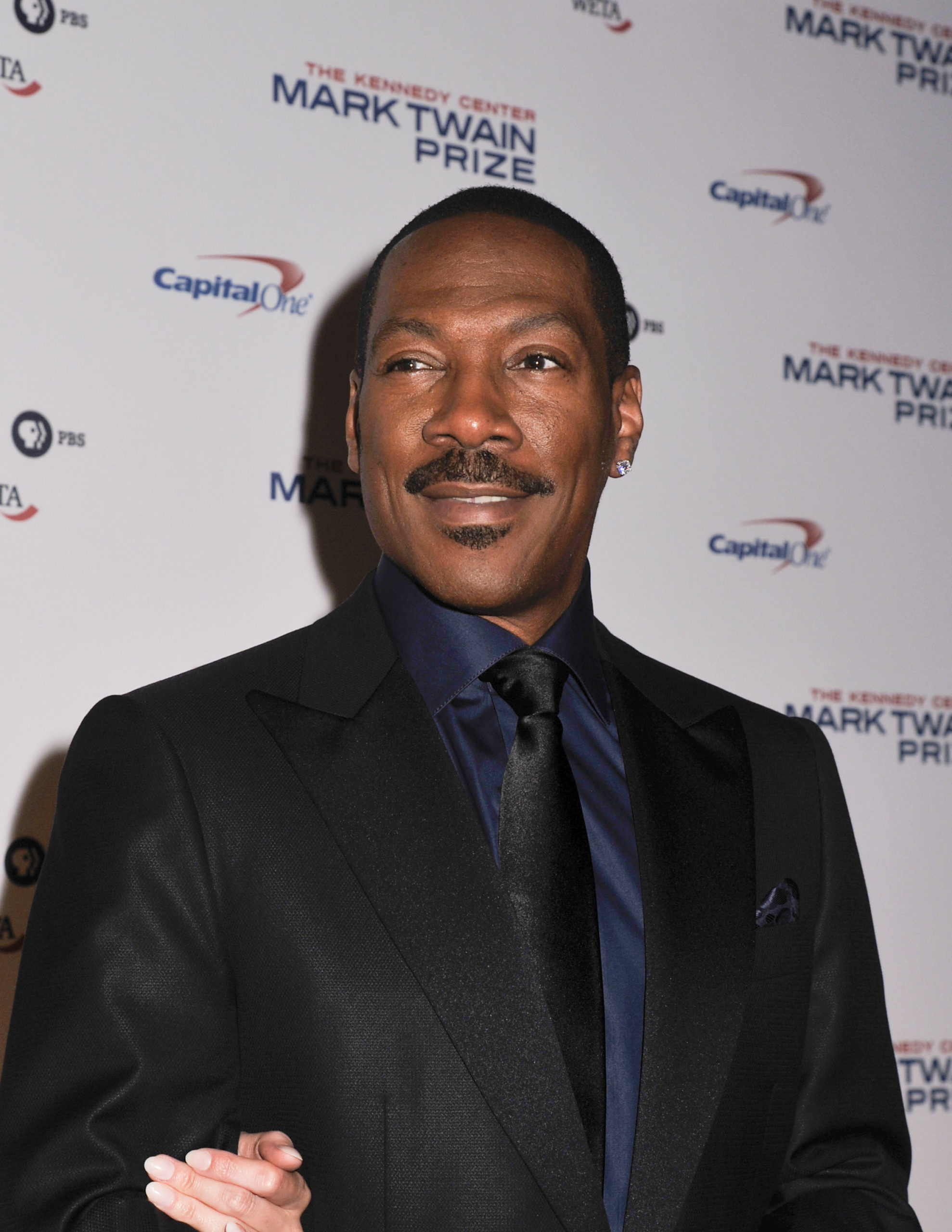 Eddie Murphy poses on the red carpet during the 18th Annual Mark Twain Prize For Humor