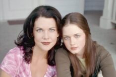 Lauren Graham and Alexis Bledel in Gilmore Girls