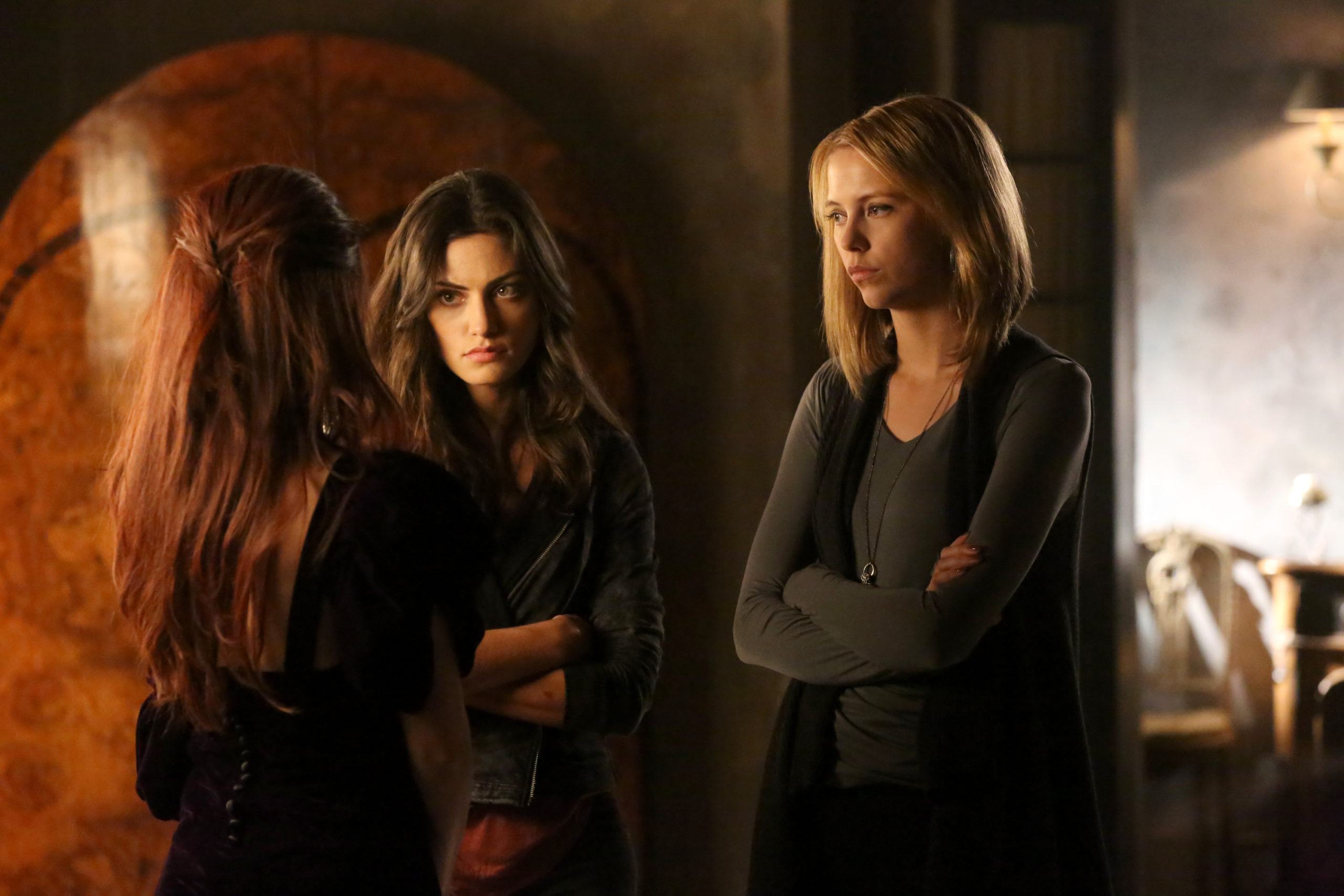 Phoebe Tonkin as Hayley and Riley Voelkel as Freya in The Originals -'Out of the Easy'