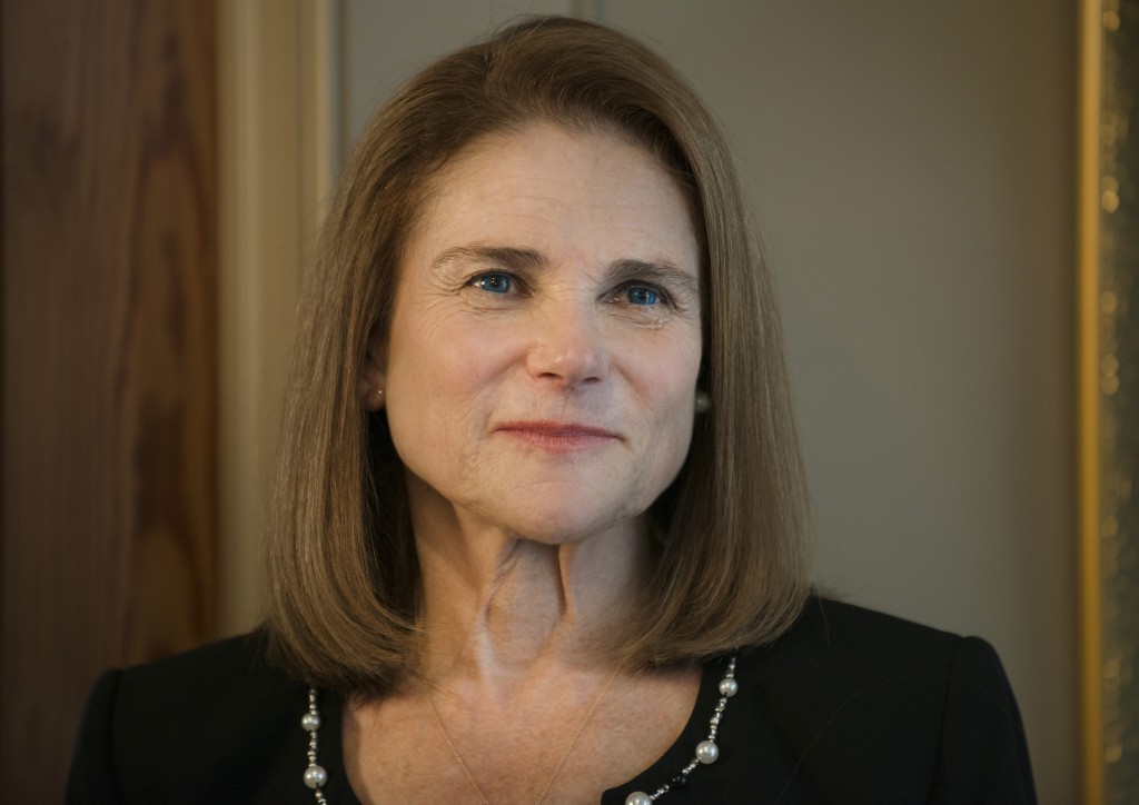 Deanna (Tovah Feldshuh)