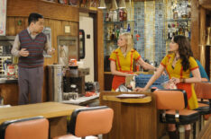 Two Broke Girls - Han Lee (Matthew Moy), Caroline Channing (Beth Behrs) and Max Black (Kat Dennings)