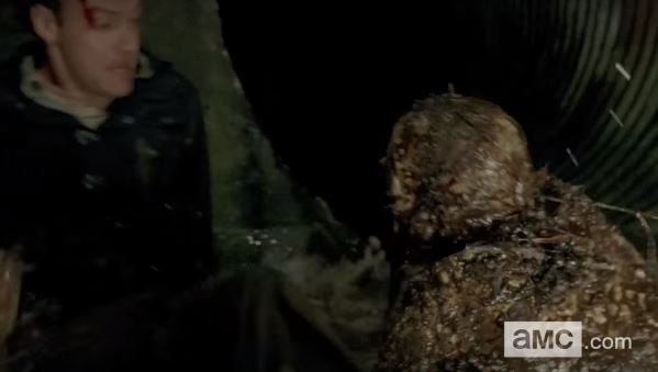 The Walking Dead's Aaron fights zombie in sewer in Season 6