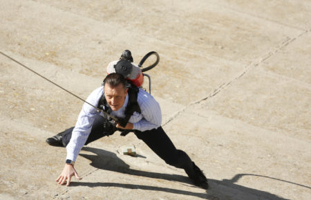 Robert Patrick scaling a dam in Scorpion