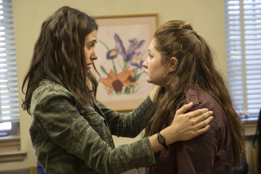 Emmy Rossum as Fiona Gallagher and Emma Kenney as Debbie Gallagher in Shameless - season 6, episode 1