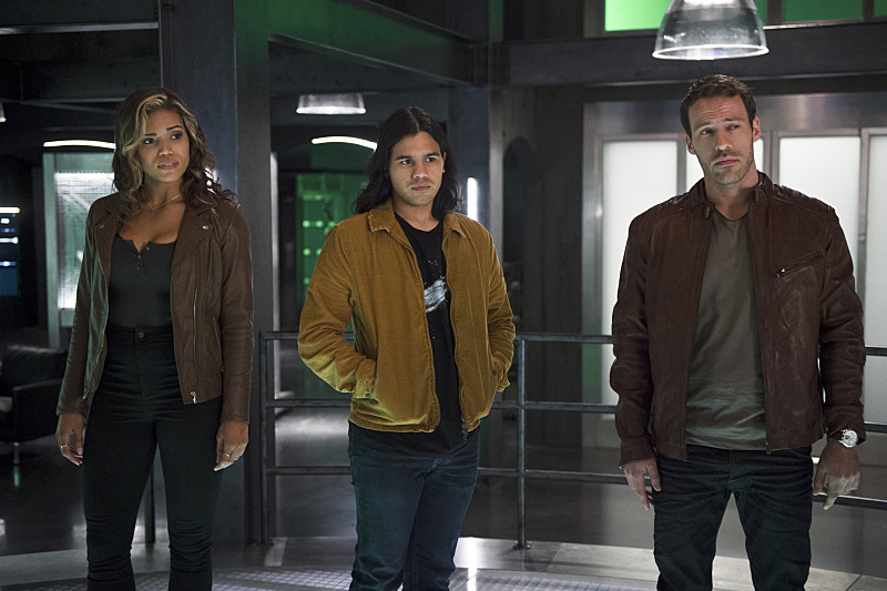 Flash-Arrow Crossover: Kendra, Cisco and Carter