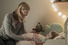 Claire Danes as Carrie Mathison and Luna and Lotta Pfitzer as Franny in Homeland - Season 5, Episode 1