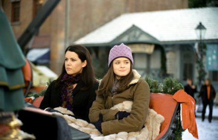Gilmore Girls - Lauren Graham and Alexis Bledel - Season 2 - 'The Bracebridge Dinner'