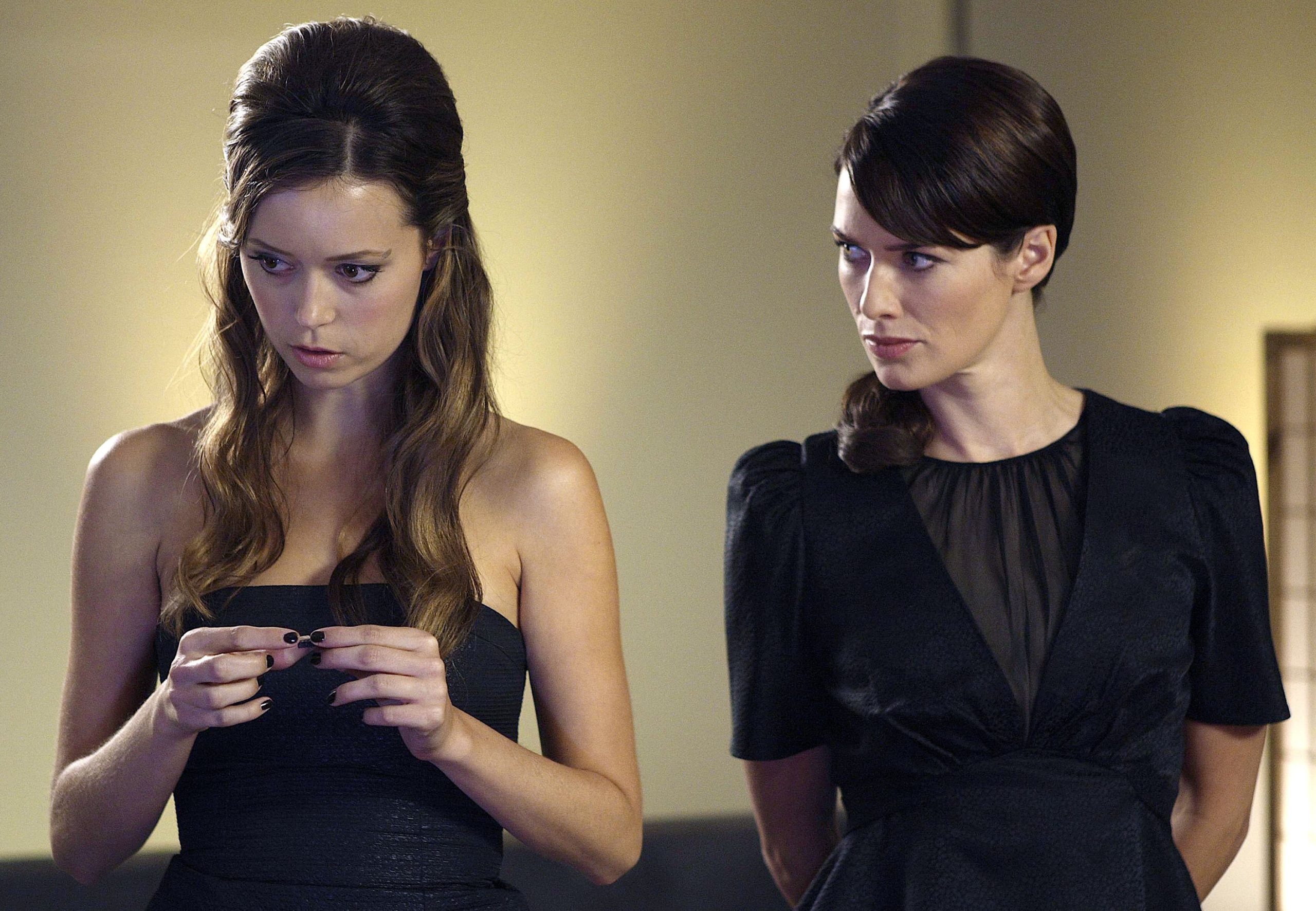 Terminator: The Sarah Connor Chronicles - Summer Glau and Lena Headey - 'Strange Things Happen at the One Two Point'