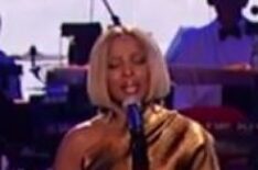 Mary J. Blige belts out 'The Christmas Song' on 'Taraji and Terrence's White Hot Holidays'