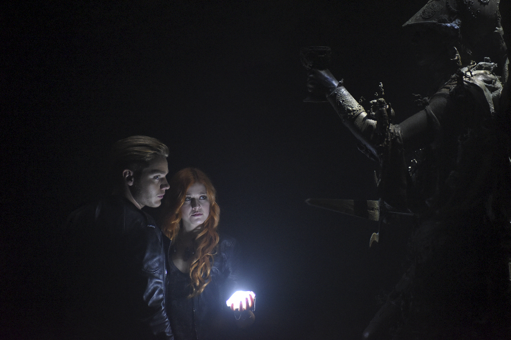 Shadowhunters - DOMINIC SHERWOOD, KATHERINE MCNAMARA