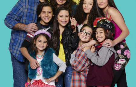 Stuck In The Middle - Joe Nieves, Isaak Presley, Ariana Greenblatt, Jenna Ortega, Cerina Vincent, Kayla Maisonet, Nicolas Bechtel, Malachi Barton, Ronni Hawk