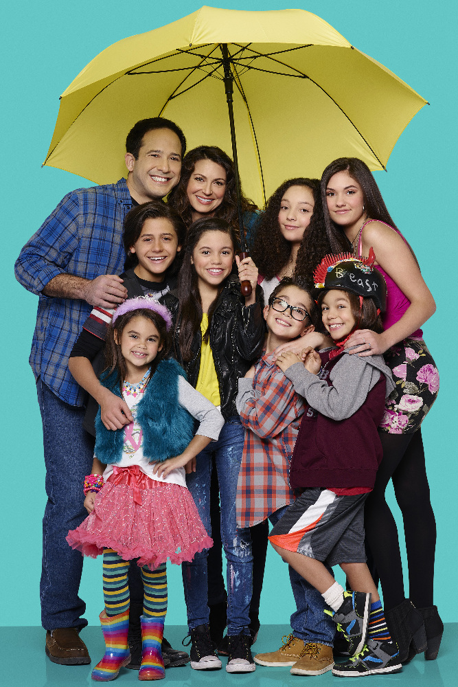 Stuck In The Middle - Joe Nieves, Isaak Presley, Ariana Greenblatt, Jenna Ortega, Cerina Vincent, Kayla Maisonet, Nicolas Bechtel, Malachi Barton, Ronni Hawk