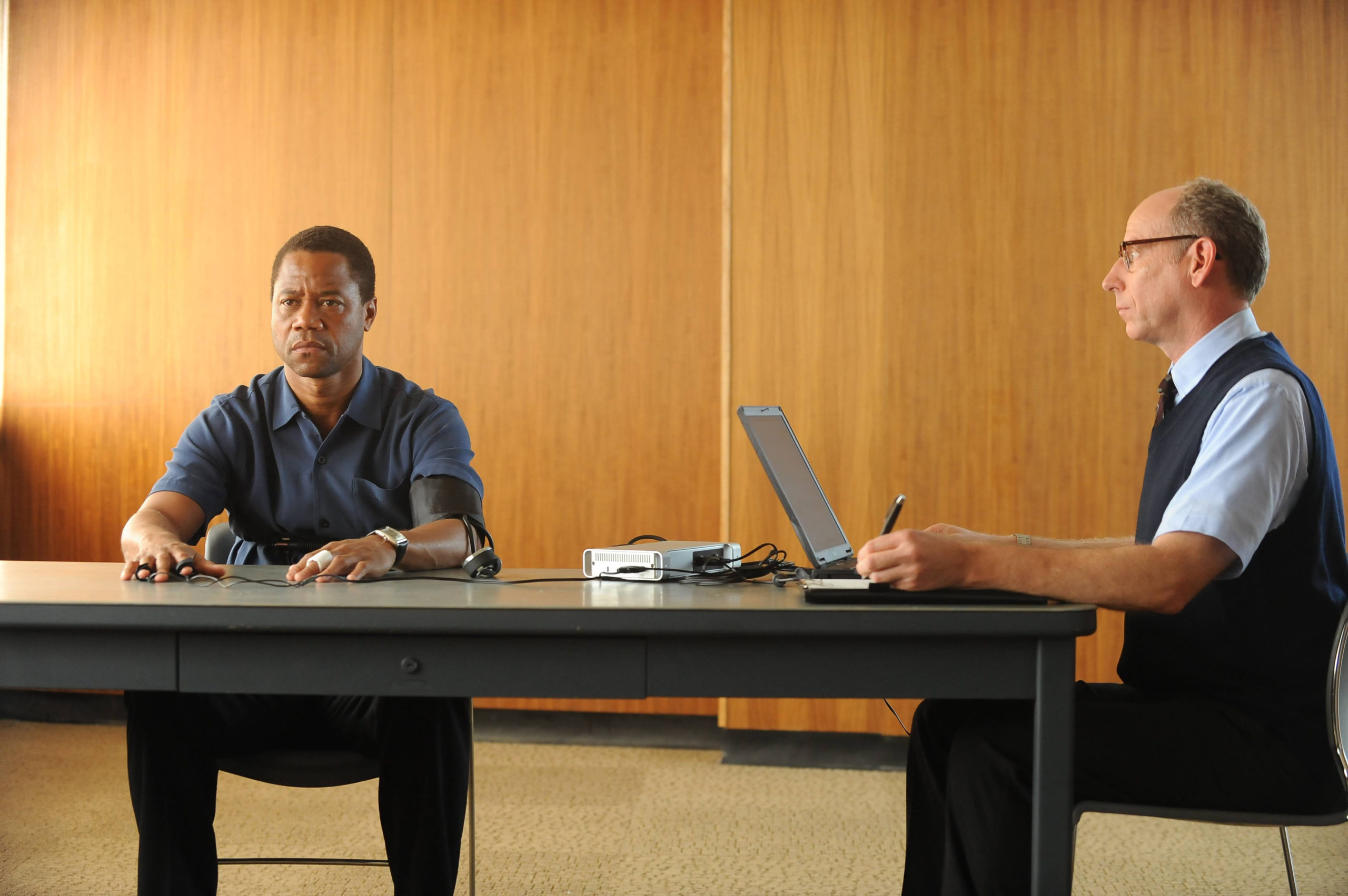 Cuba Gooding, Jr. as OJ Simpson, Joseph Buttler as Polygraph Examiner in American Crime Story