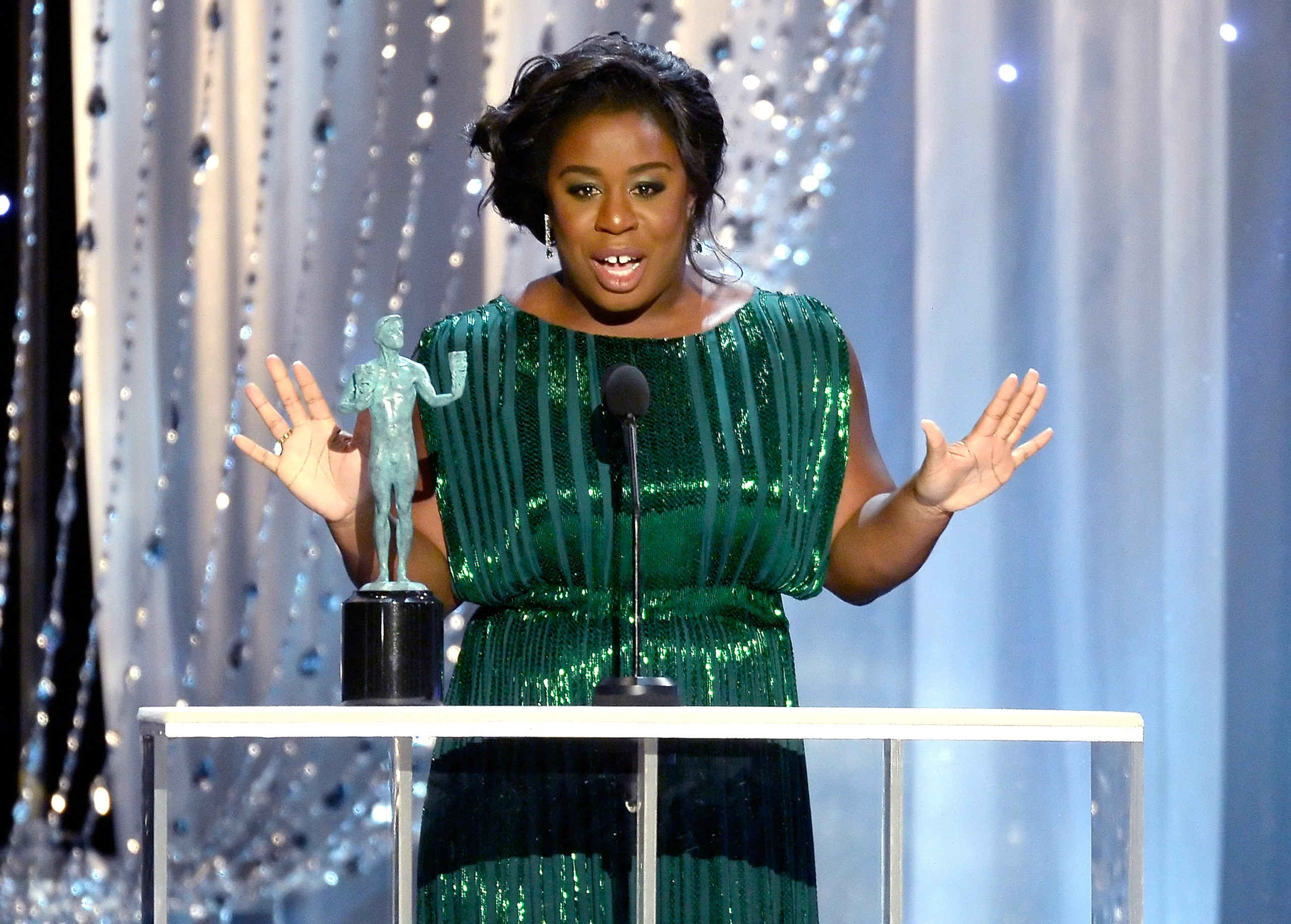 Uzo Aduba wins SAG Award 2016