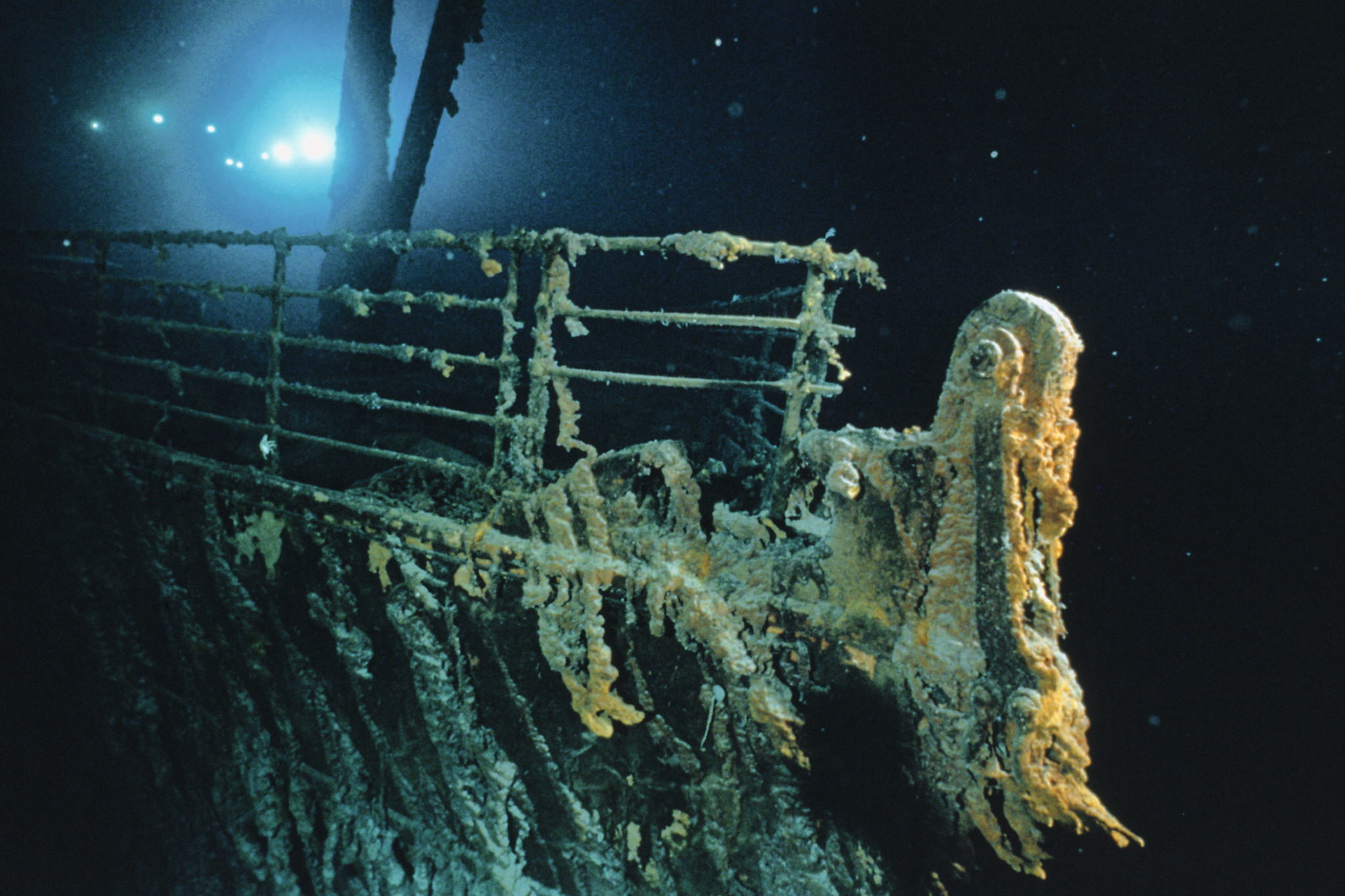 NatGeo - Titanic's bow and railing.