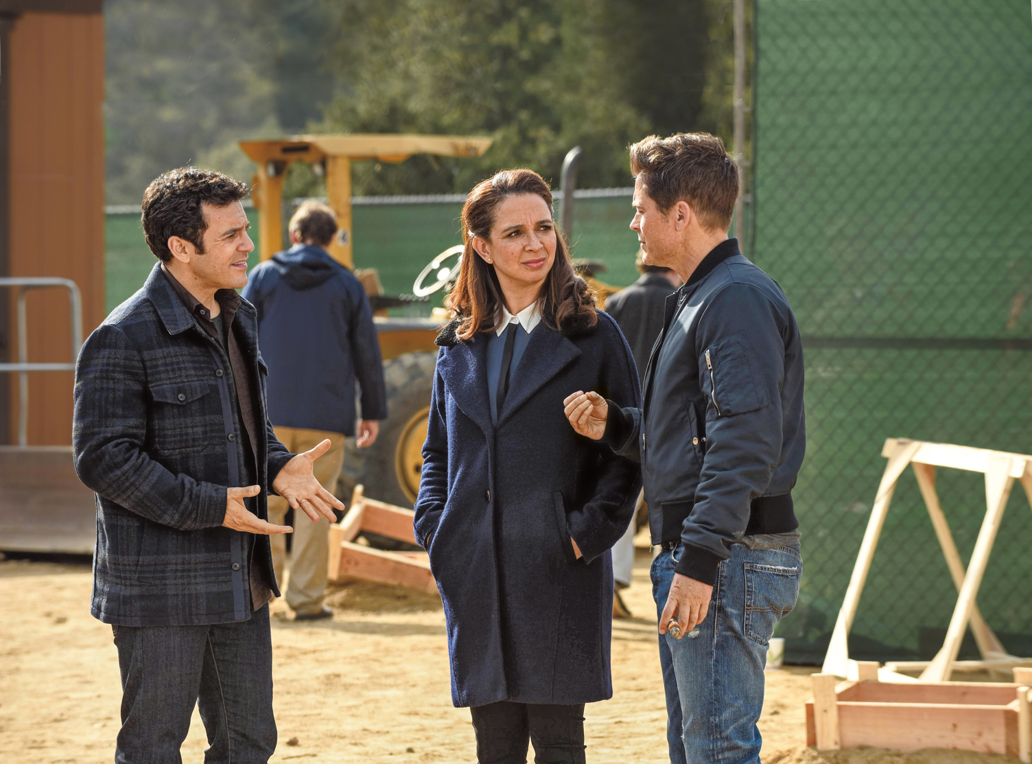 Fred Savage, Maya Rudolph, Rob Lowe in The Grinder