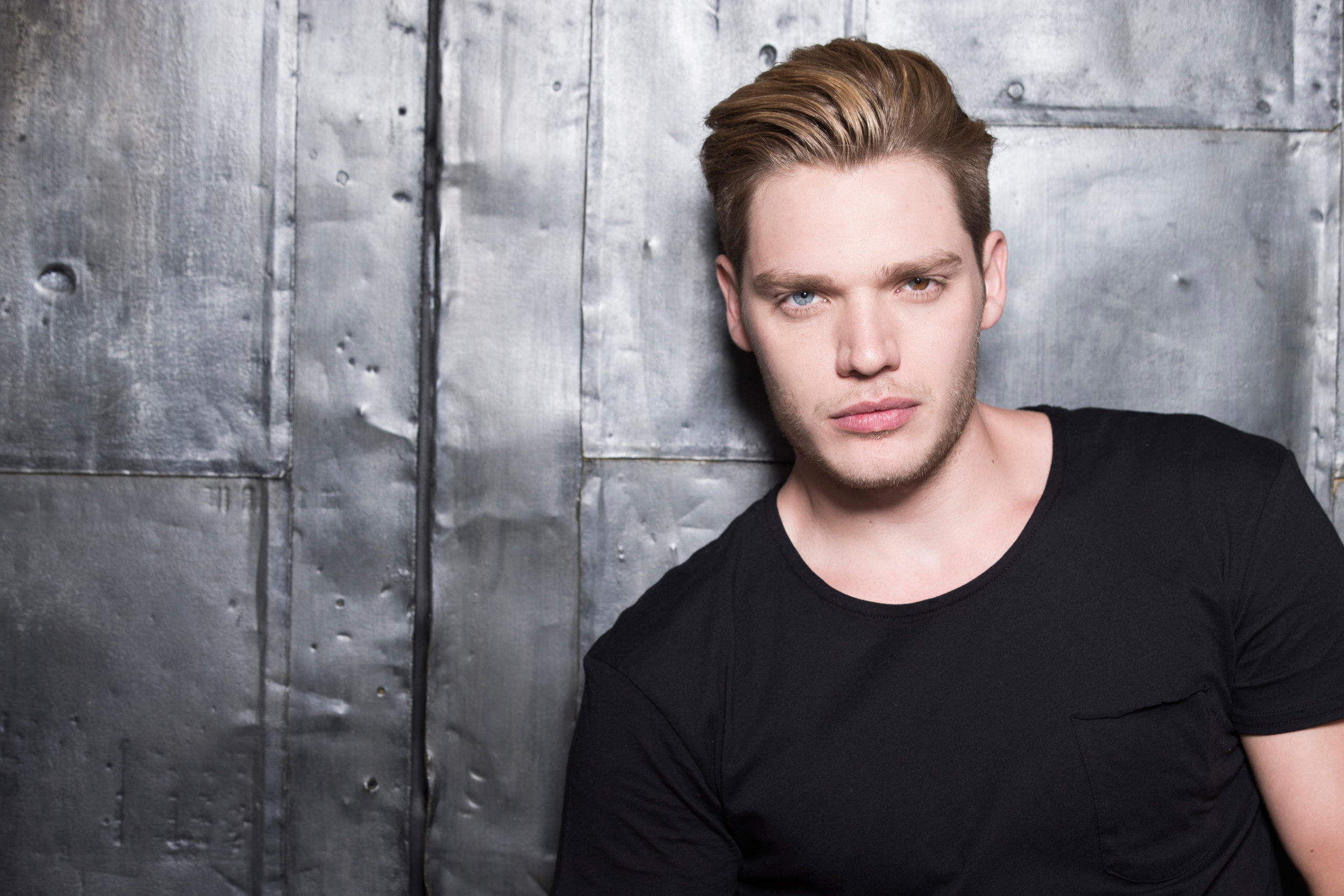 Shadowhunters Dominic Sherwood On Playing A Jace The Mind