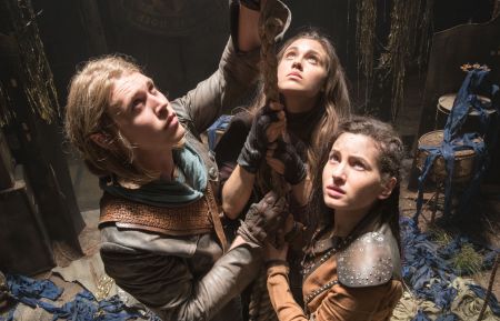 Shannara Chronicles - Wil (Austin Butler), Amberle (Poppy Drayton), Eretria (Ivana Baquero)